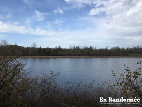 Le Tour du Grand Lac d'Étival