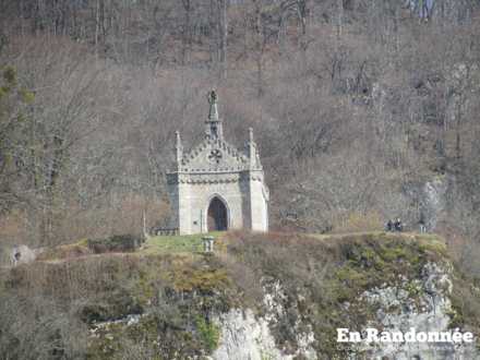 Vue sur la chapelle de Saint-Erminfroid