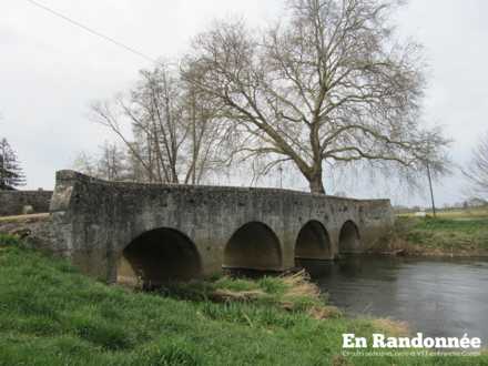 Pont à proximité du Salon, rue du Pont