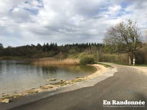 Le Tour du Grand Lac d'Étival