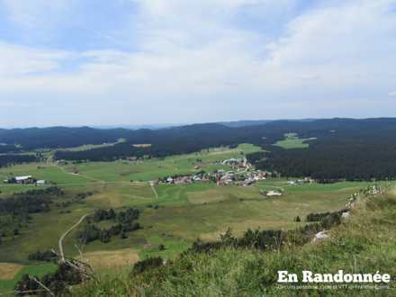 Vue sur Chapelle-des-Bois