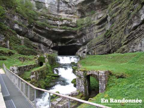 Les gorges de Nouailles et la source de la Loue