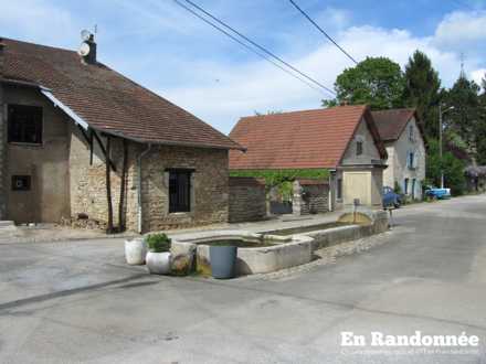 Fontaine, rue de la fontaine