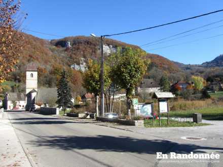 Panneau d'informations face à la mairie