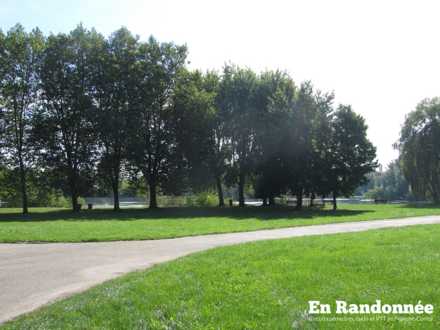 Complexe sportif au bord de l'Ognon