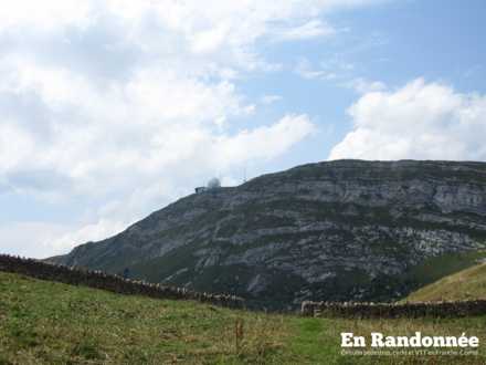 Vue sur la Dôle depuis le Col du Vuarne (1470 m)