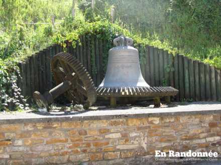 Cloche à proximité de la place du Tertre
