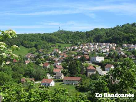 Vue sur Morre et les antennes relais de Montfaucon