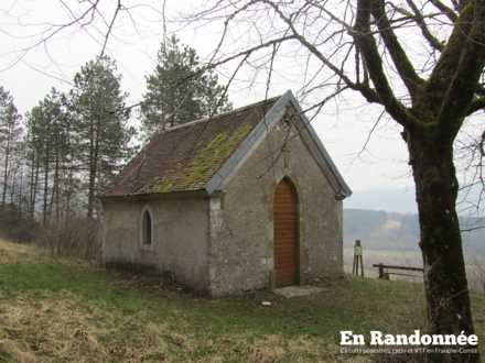 Chapelle castrale surplombant la vallée de l'Ain