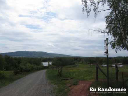 Chemin au coeur des étangs du Malsaucy