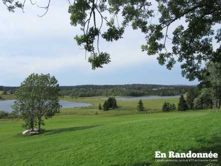 A proximité des lacs de Bellefontaine et des Mortes