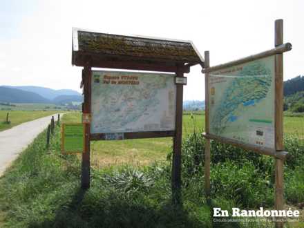 Panneau d'accueil à proximité du camping