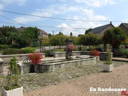 Fontaine, place de la Fontaine