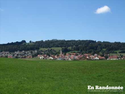 Vue sur Gilley depuis l'aire de pique-nique