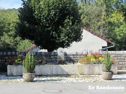 Fontaine, Grande rue